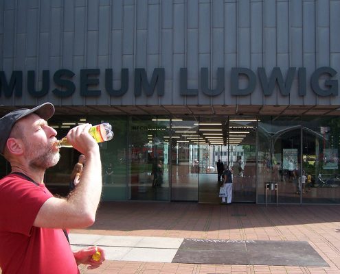 Ludwig vor dem Museum Ludwig in Köln